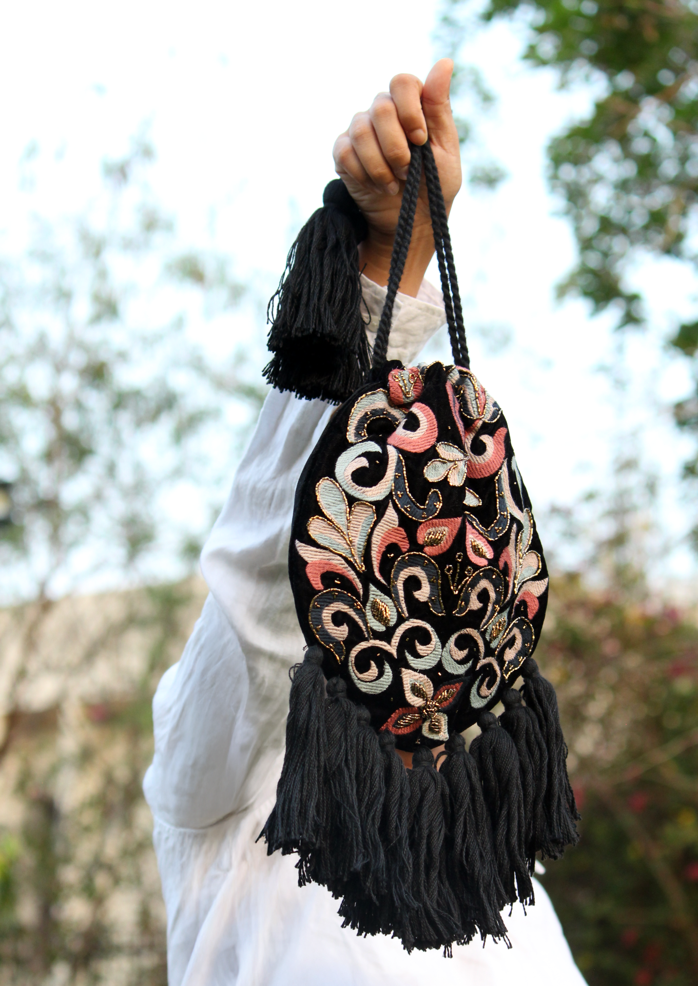 vista emboidered potli bag