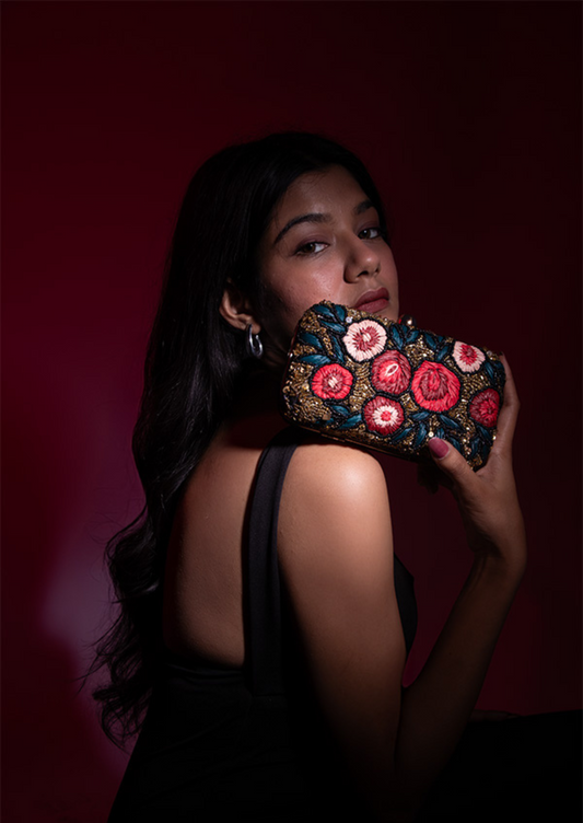 blossom clutch - Pusaaka